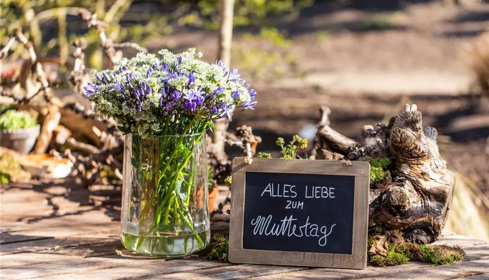 Muttertag - Blumenstrauß und Kreidetafel